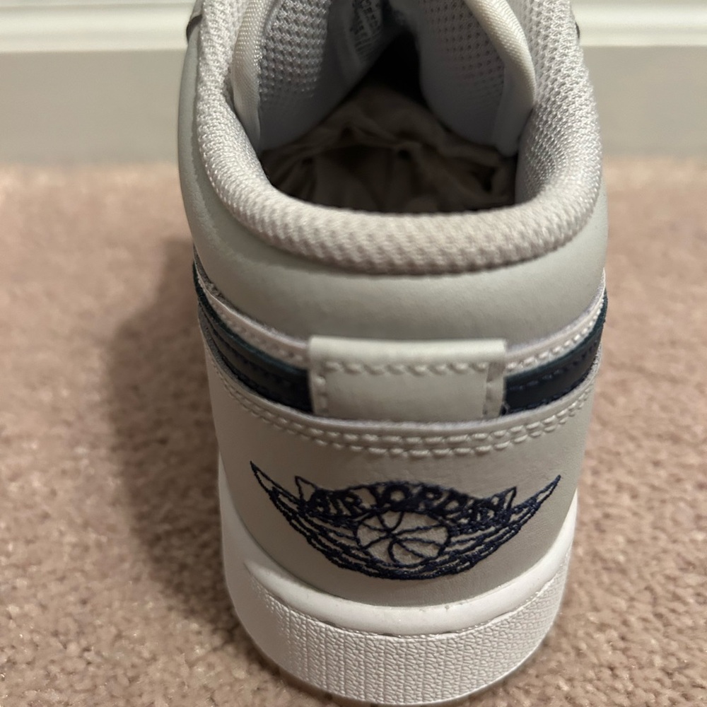 Nike Kids Air Jordan 1 Low White, Gray and Navy Size 6 kids - Picture 4 of 7